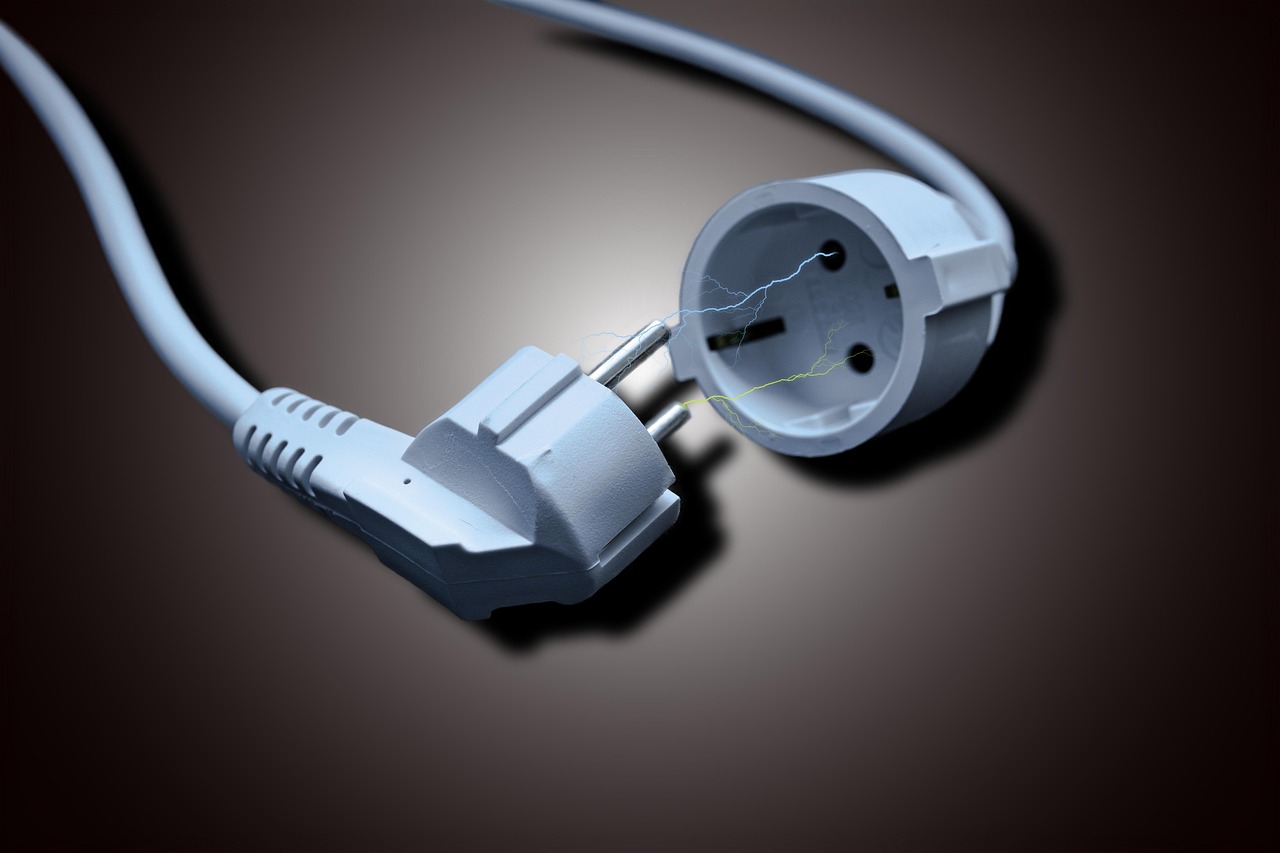 Dimentica i cavi ingombranti: come il tagliasiepi a batteria rende il giardinaggio più facile